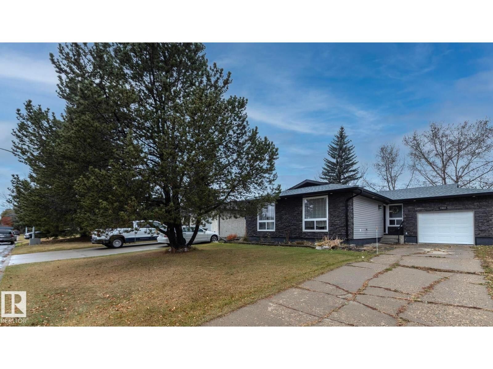Property Photo:  7412 33 Av NW  AB T6K 1J4 