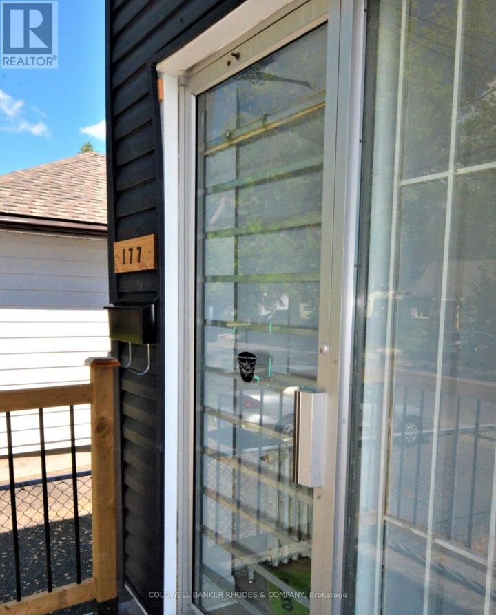 Photo de la propriété: 177 St Laurent Boulevard ON K1K 2Y6