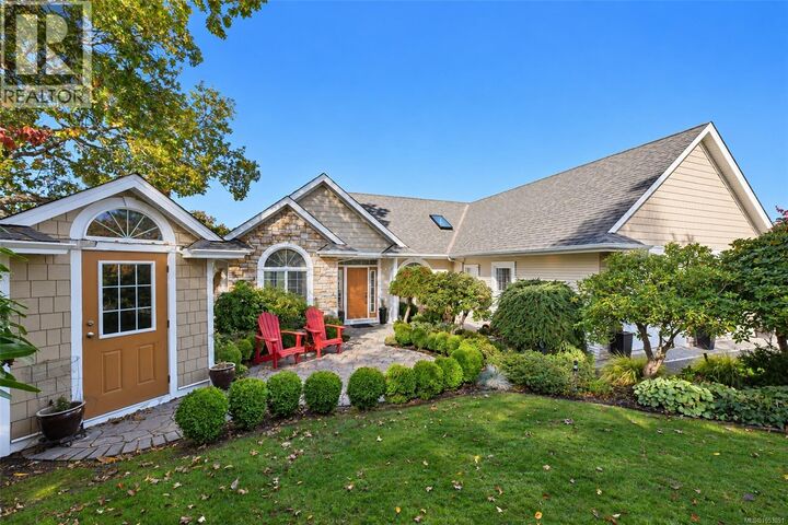 Property Photo: 6097 Chippewa Road BC V9L 5P6