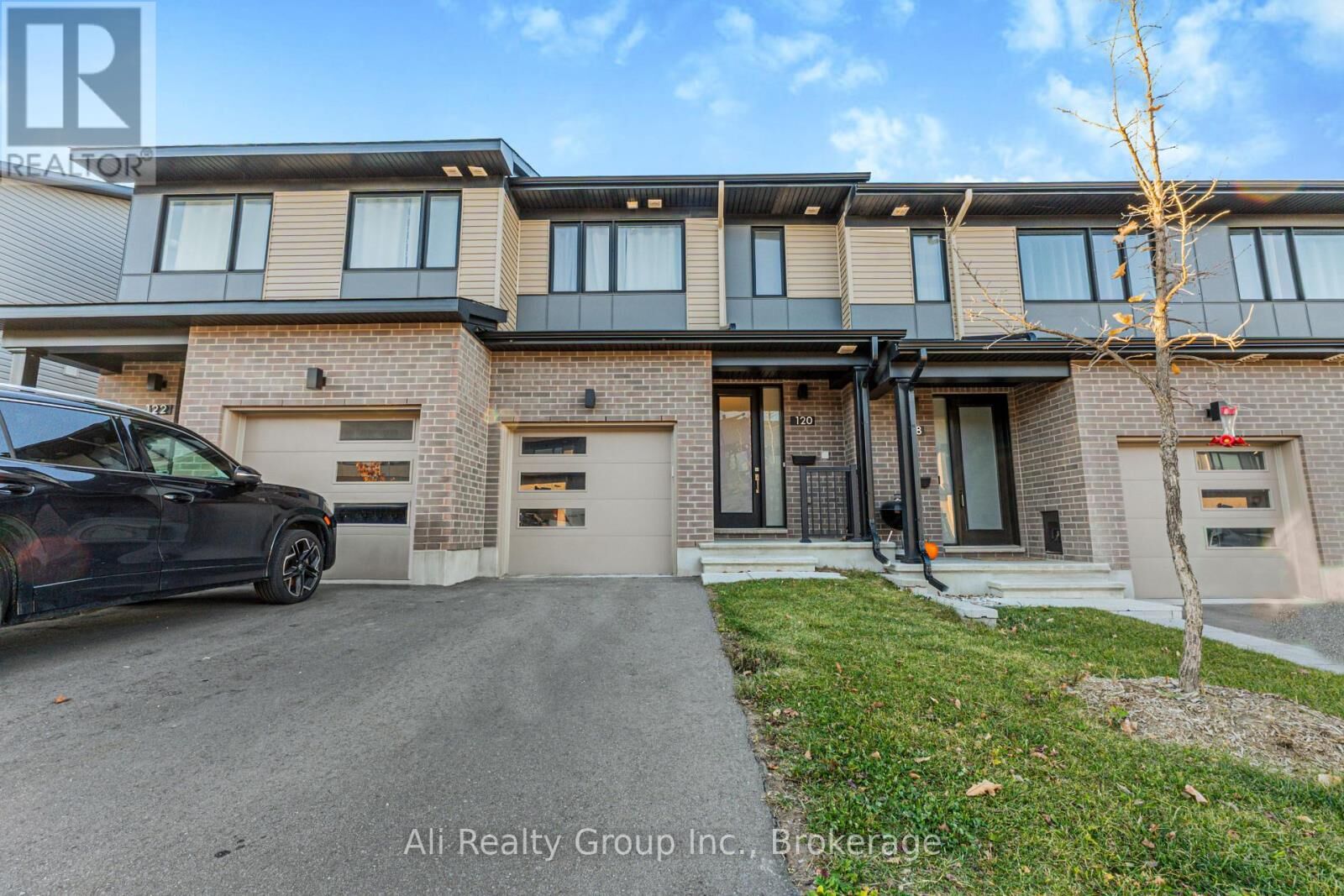 Property Photo:  120 Succession Court  ON K2S 2Z8 