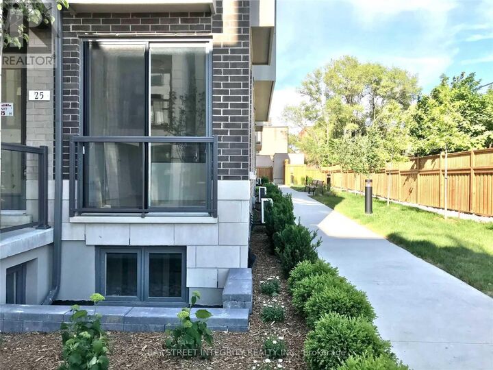 Property Photo: 715 Lawrence Avenue West 25 ON M6A 0C6