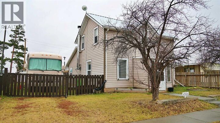 Property Photo:  4924 50 Avenue  AB T0B 3B0 