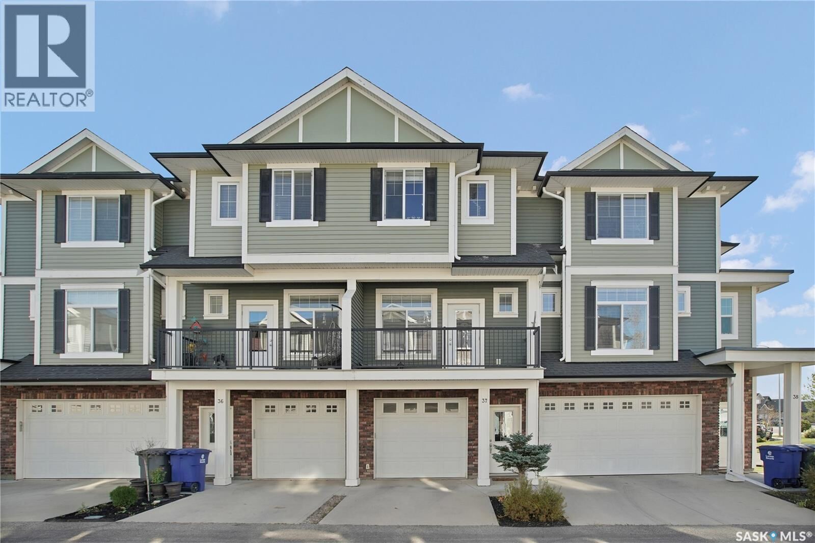 Property Photo:  37 425 Langer Place  SK S0K 4S1 