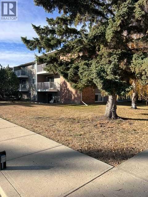 Property Photo:  49 Bennett Street  AB T4R 1V4 
