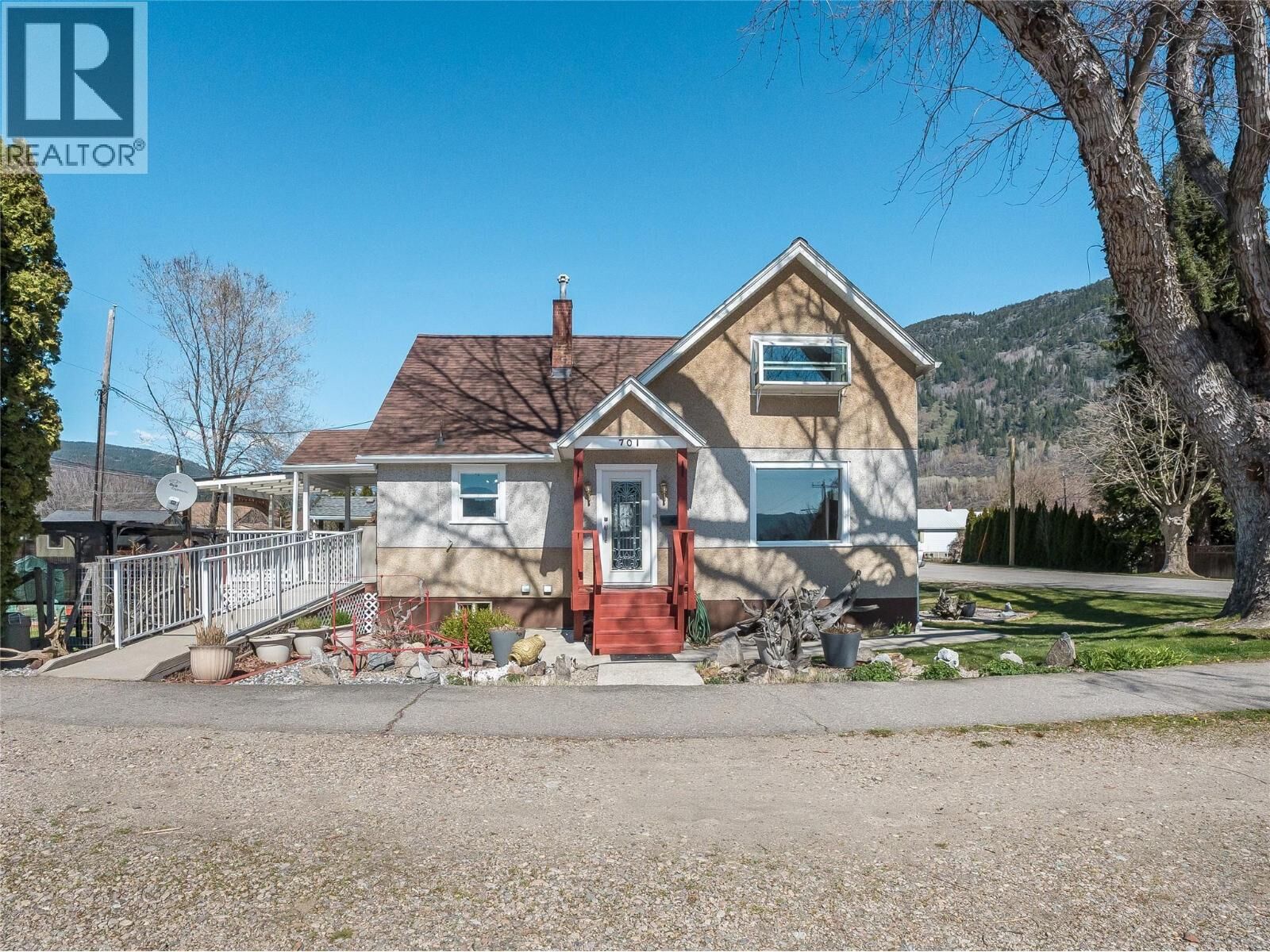Property Photo:  701 4th Street  BC V1N 2B7 