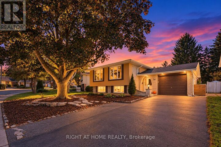 Property Photo:  36 Hanover Place  ON L8K 5X6 