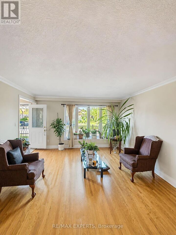 Property Photo:  22 Rita Drive  ON M3L 2G6 