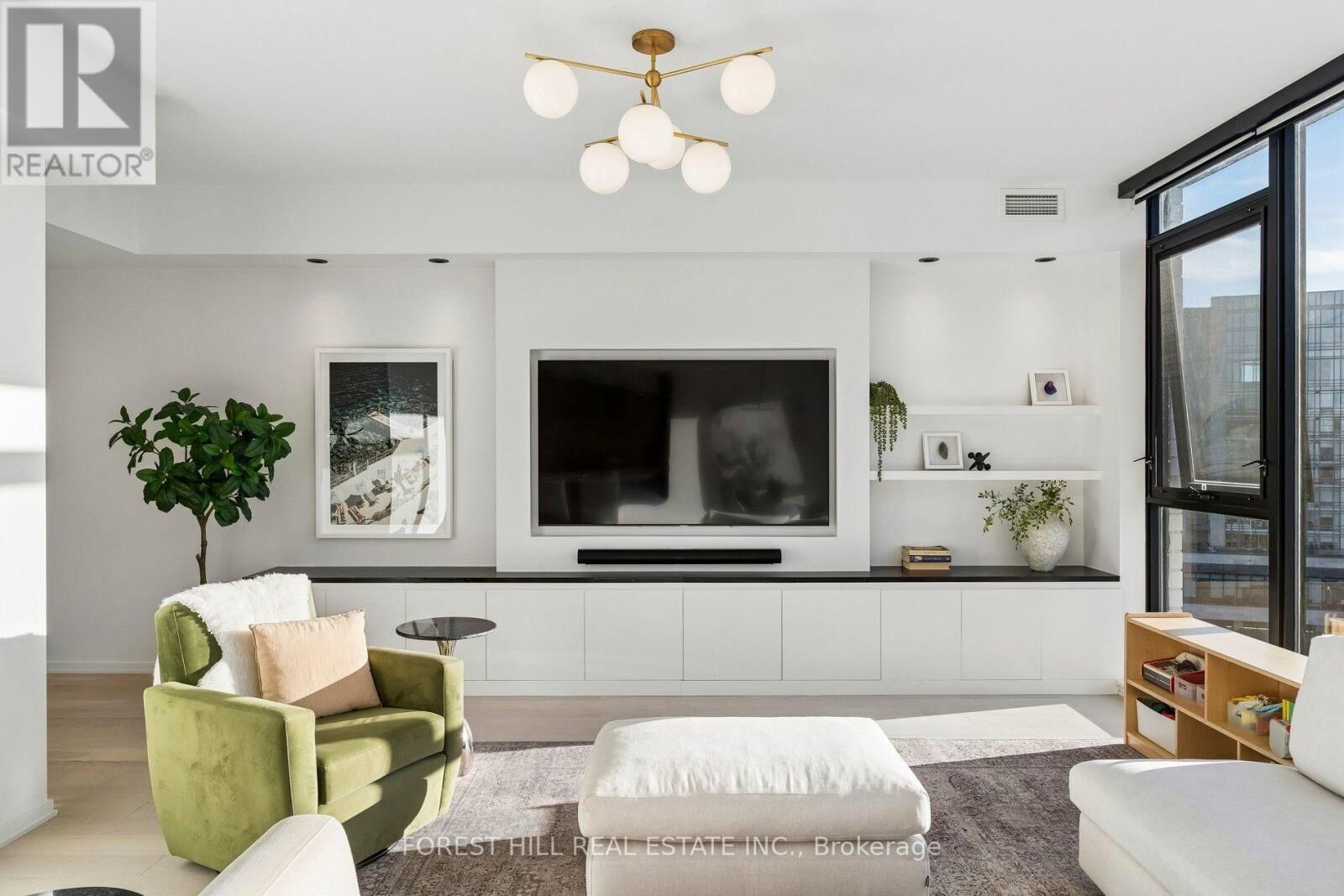 Property Photo: 41 Dovercourt Road Ph1006 ON M6J 0G6