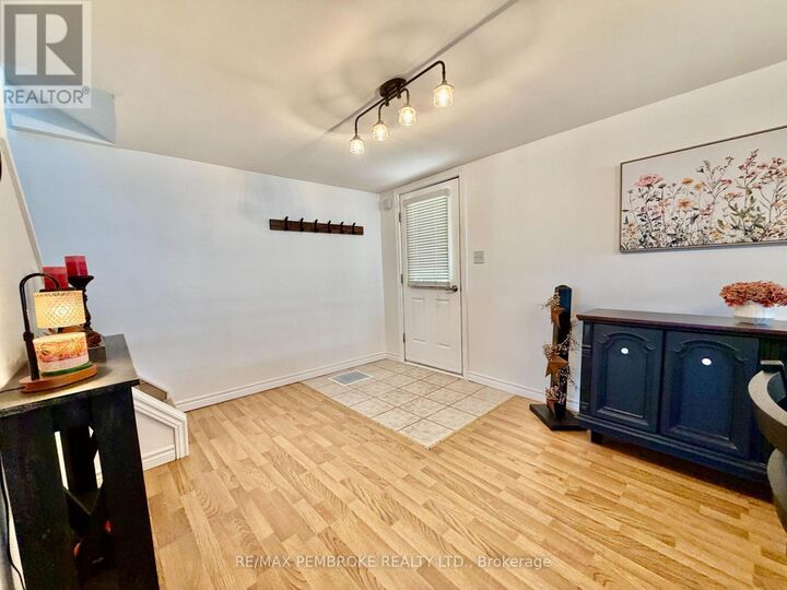 Property Photo: 1081 Bronx Street ON K8A 6G8