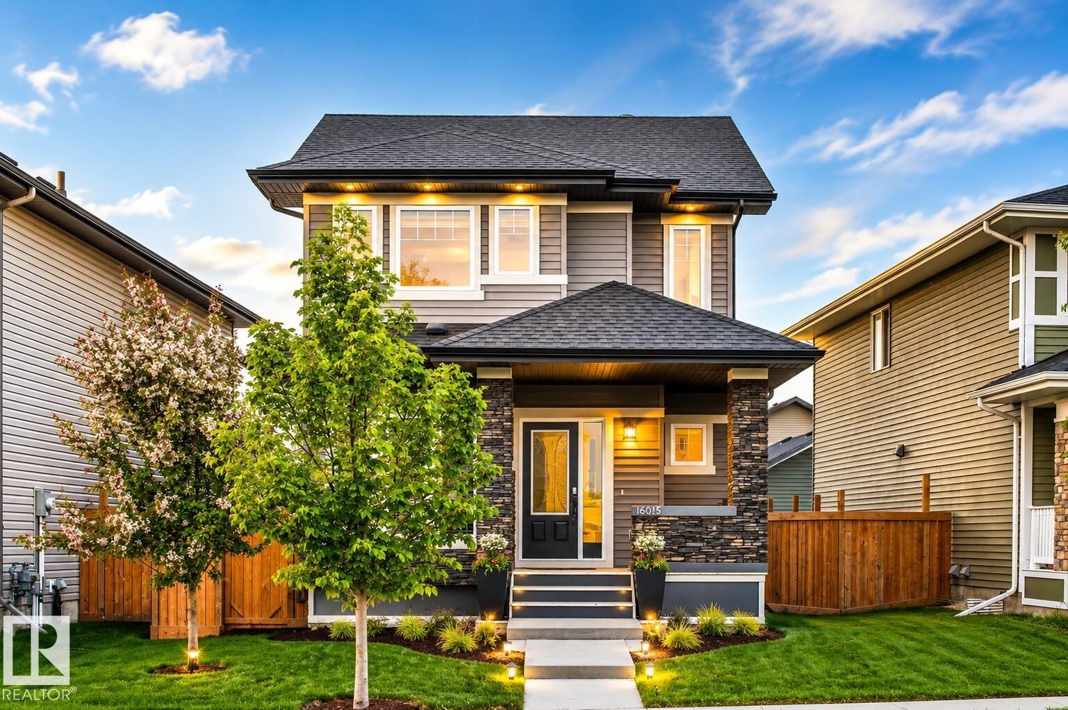 Property Photo:  16015 11 Avenue SW  AB T6W 1A4 