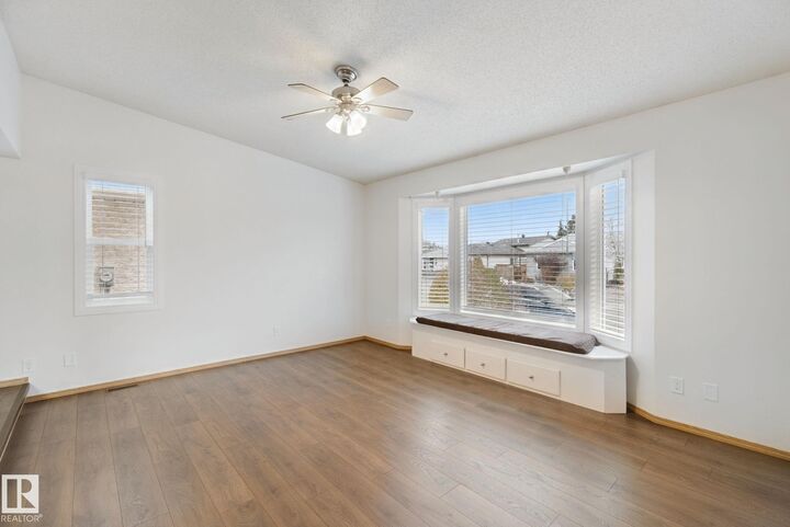 Property Photo:  4107 36 Street NW  AB T6L 5Y5 