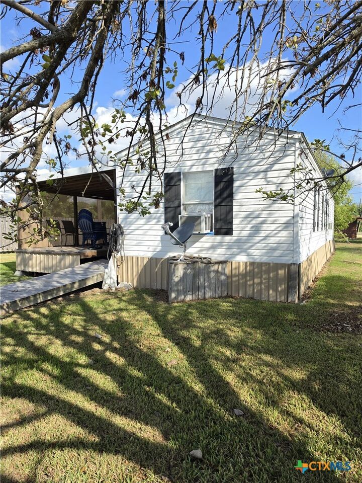 Property Photo:  104 W Baltimore Avenue  TX 77983 