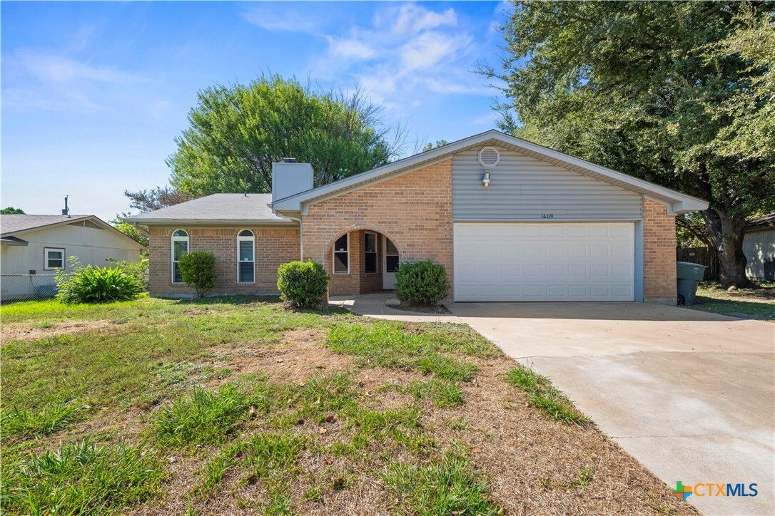 Property Photo: 1609 Joy Drive TX 76543