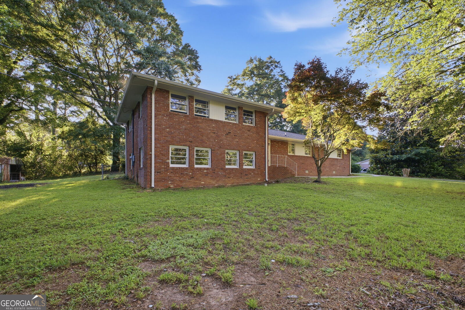 Property Photo:  180 E Greenwood Drive  GA 30117 