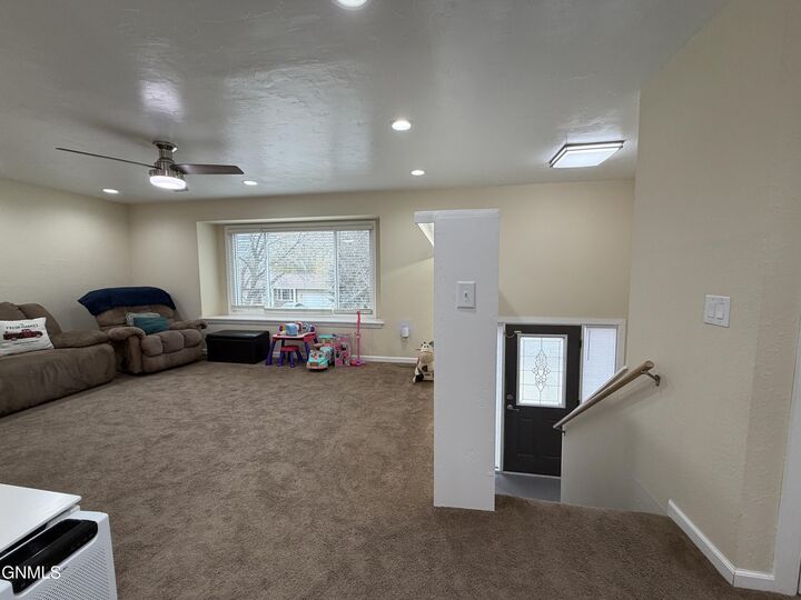 Property Photo:  212 10th Street NW  ND 58523 