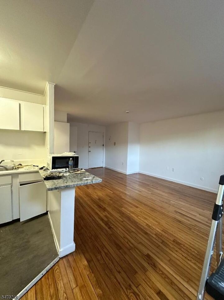 Property Photo: 354 S Orange Ave 1G NJ 07079