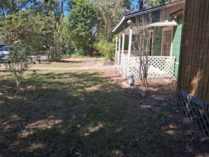 Property Photo: 610 W Feagin Street TX 77351