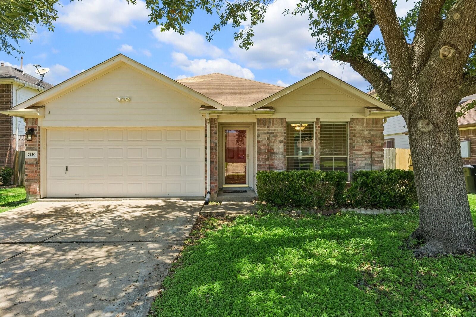 Property Photo:  7430 Bahia Lane  TX 77489 