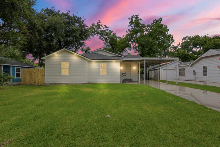 Property Photo: 1415 Taylor Avenue TX 77506