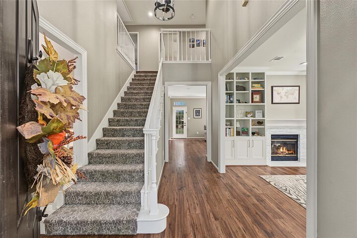 Property Photo: 5 Otter Pond Place TX 77381
