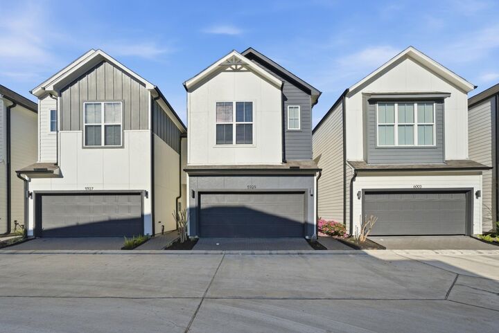 Property Photo: 5929 Haring Lane TX 77091
