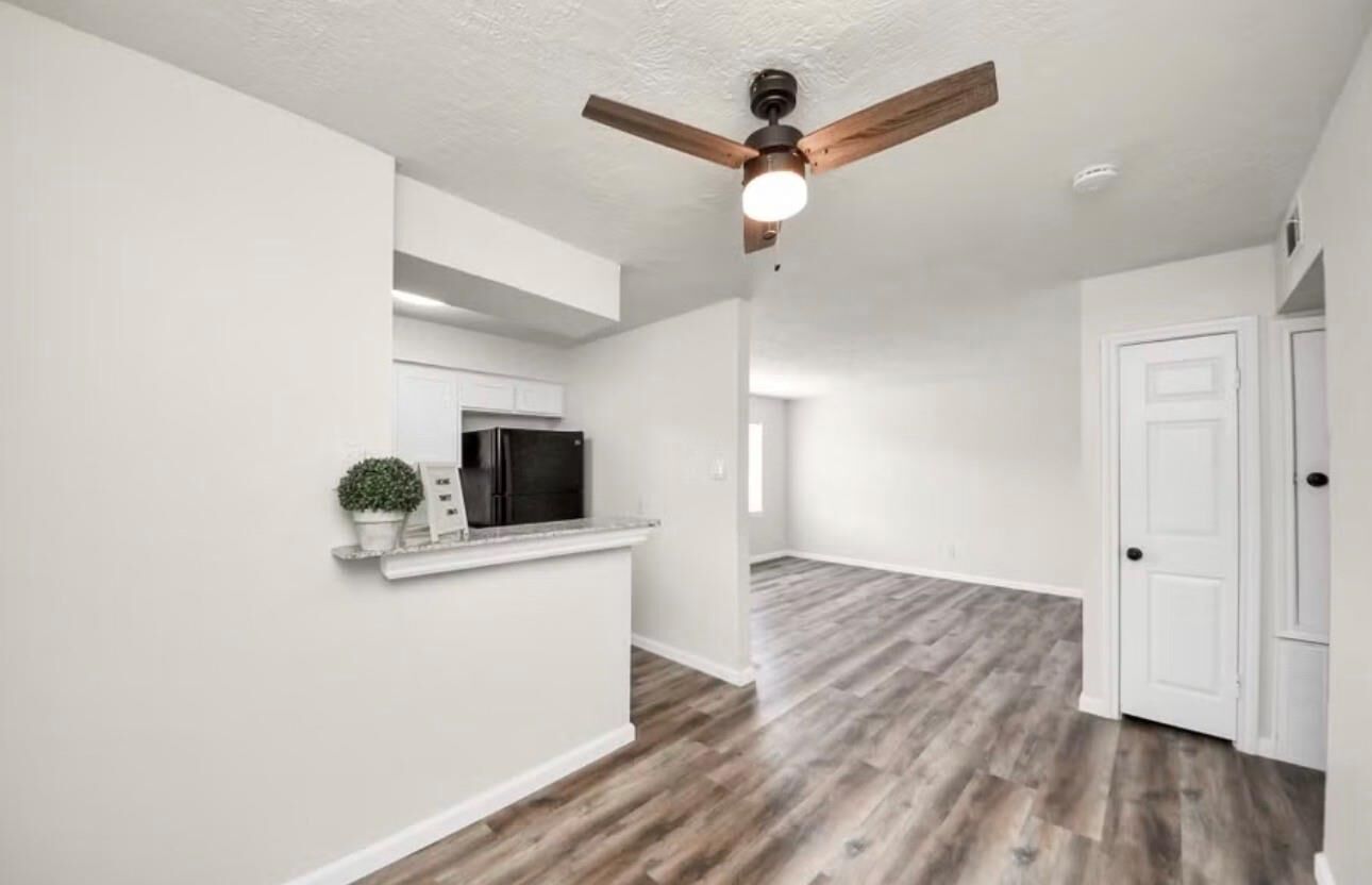 Property Photo: 2110 Melbourne Street 12 TX 77026