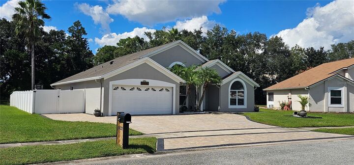 Property Photo:  11832 Daneswood Court  FL 32821 