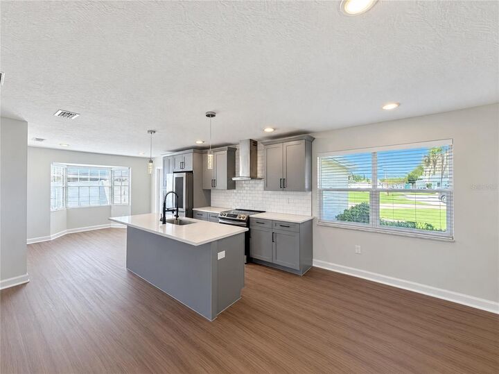 Property Photo:  2160 De Las Flores Avenue  FL 33830 
