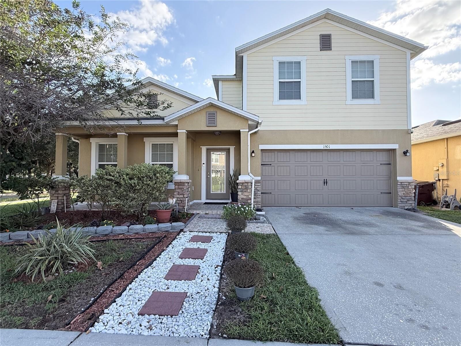 Property Photo: 1901 Nations Way FL 34769