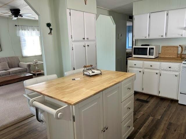 Property Photo: 102 Trout FL 33950