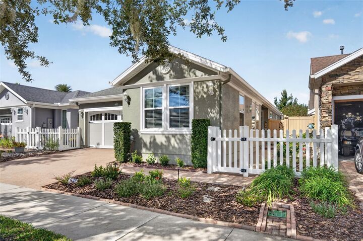 Property Photo: 75 Bayou Bend Road FL 34736