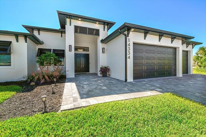Property Photo:  14334 Maysville Circle  FL 33981 