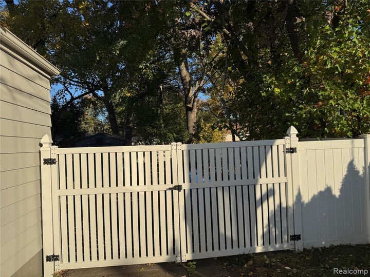 Property Photo:  4499 E Mayfair Street  MI 48125 3043 