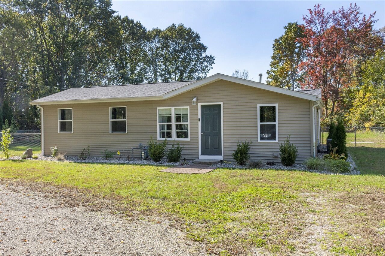 Property Photo: 71212 State Line Road MI 49112-8756