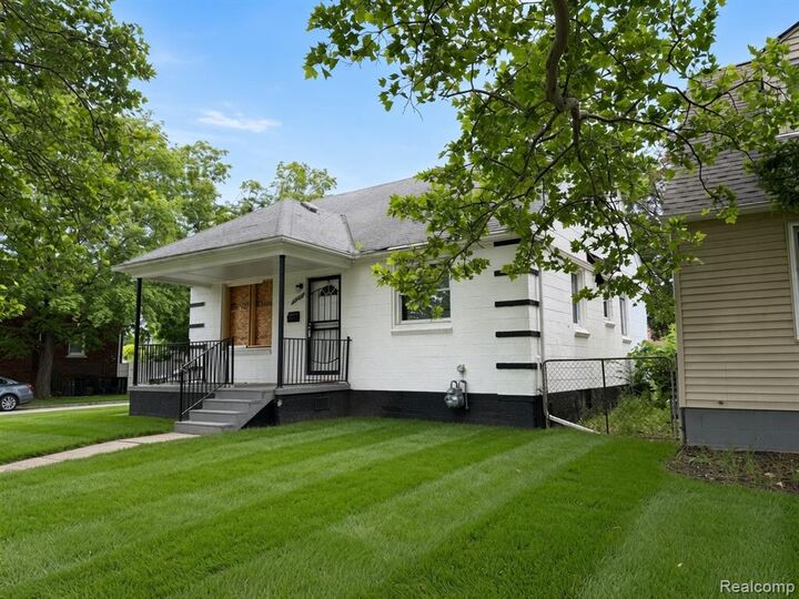 Property Photo: 11090 Minden Street MI 48205 3759