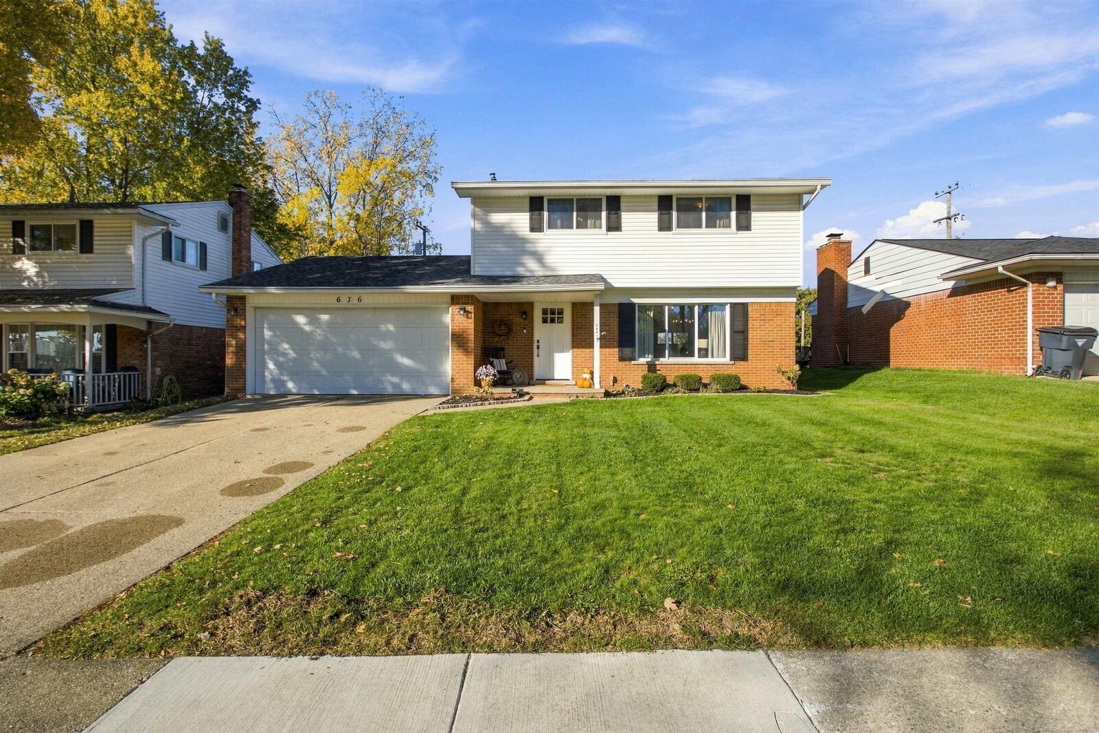 Property Photo: 676 Ashburnham Street MI 48326