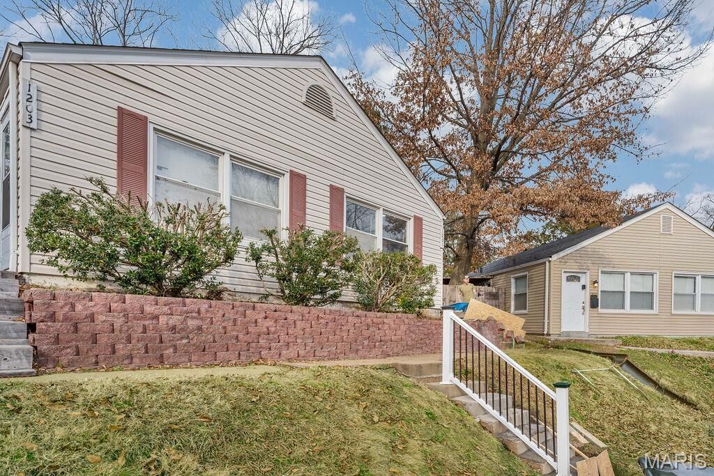 Property Photo:  1201 San Jacinto Court  MO 63139 