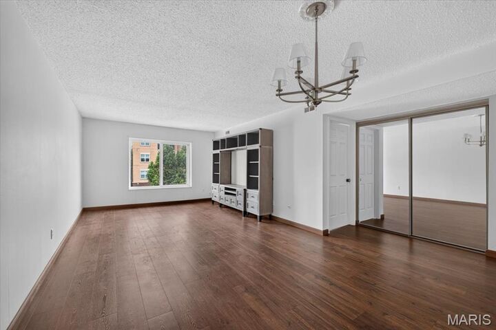 Property Photo:  942 Guelbreth Lane 300  MO 63141 
