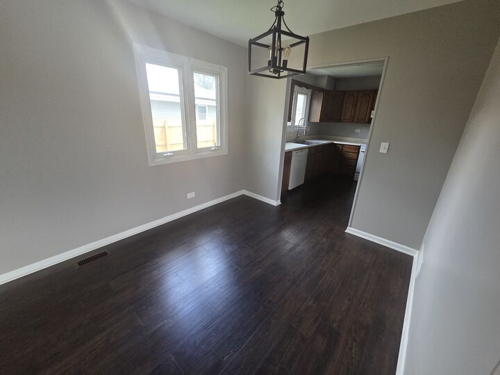 Property Photo:  932 Manchester Court  IL 60177 