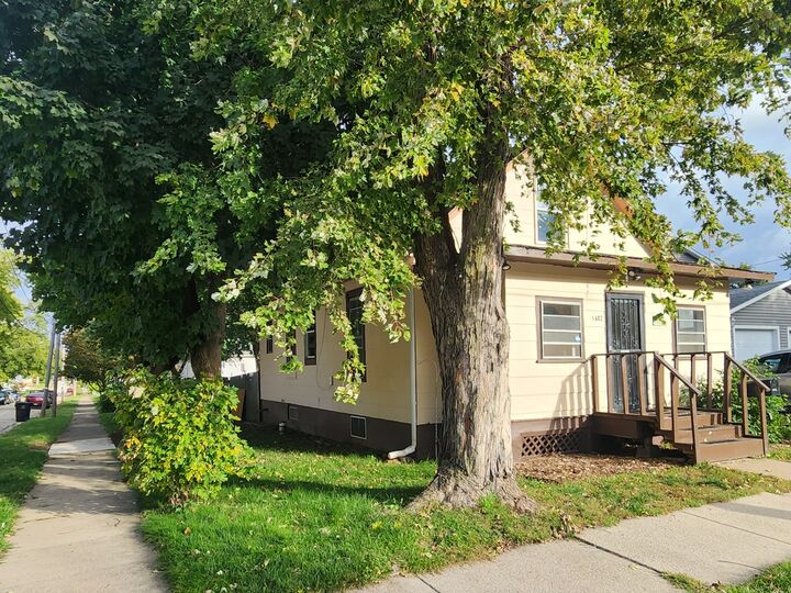 Property Photo: 1402 S Wright Street IL 61705
