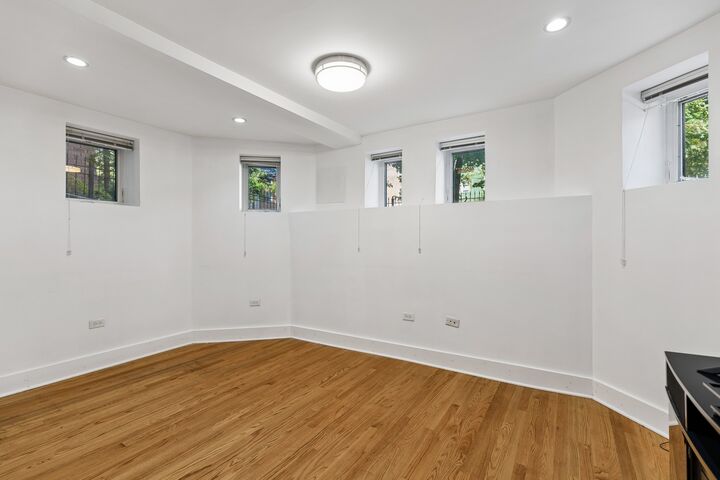 Property Photo:  1513 W Fargo Avenue Gn  IL 60626 
