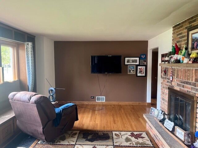 Property Photo: 220 Brownell Street IL 60476
