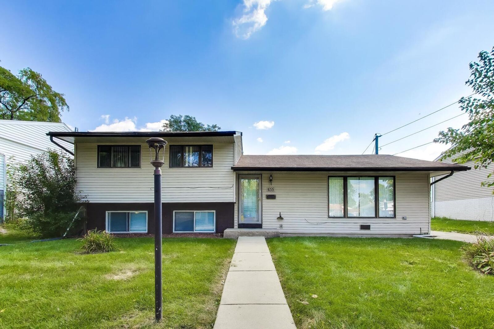 Property Photo:  655 Thornwood Drive  IL 60089 