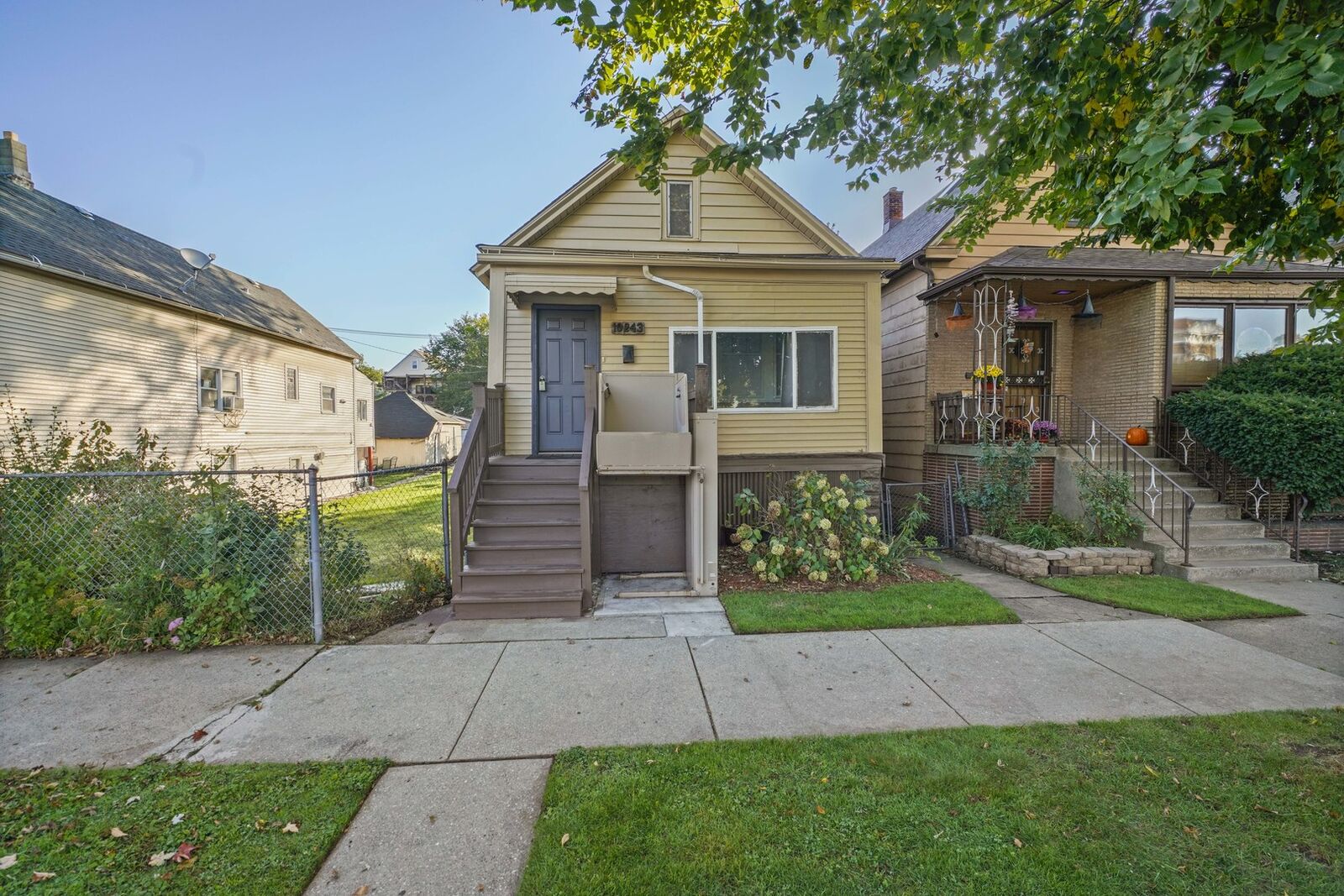 Property Photo:  10243 S Avenue M Avenue  IL 60617 