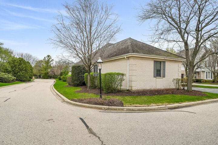 Property Photo:  5 Middlesex Court  IL 60069 