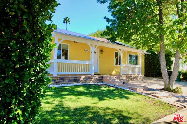 Property Photo: 5846 Encino Avenue CA 91316