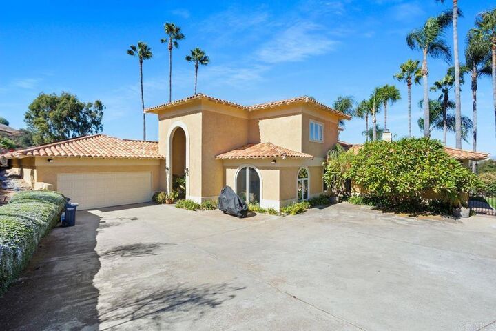 Property Photo:  30477 Via Maria Elena  CA 92003 