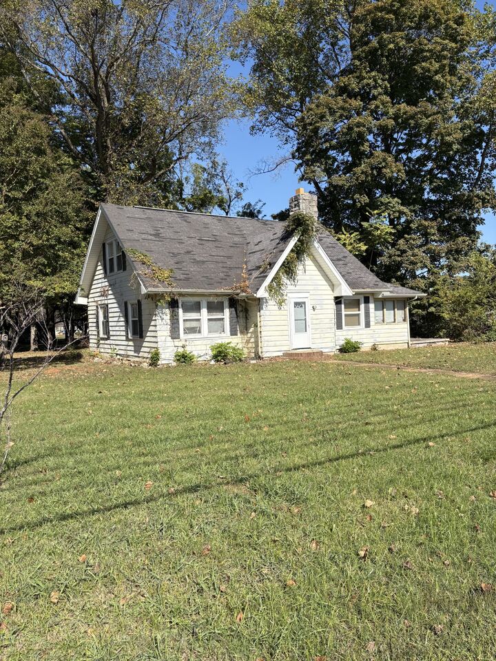 Property Photo:  313 Cumberland St W  TN 37318 