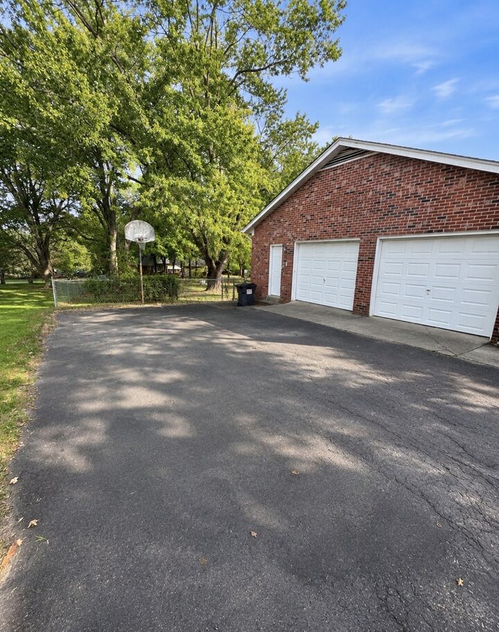 Property Photo: 643 Rampart Ln TN 37128