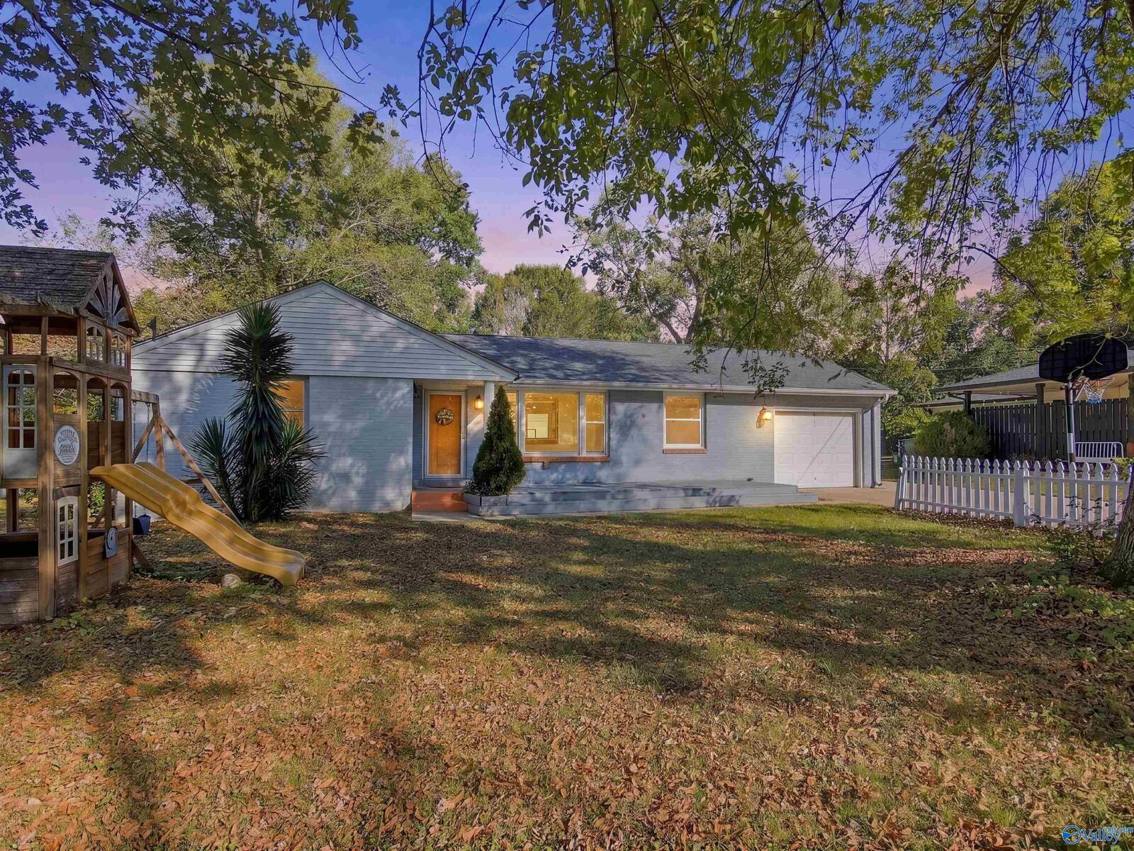 Property Photo: 2104 SW Hansel Avenue SW AL 35802